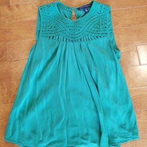 Sleeveless dress shirt